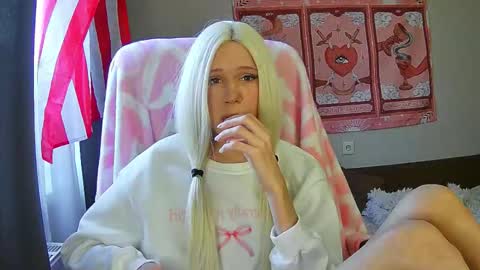 Snapshot of mun_poli chatting on 01-09-26, 11:57 Polik online show from 01-09-26, 11:57