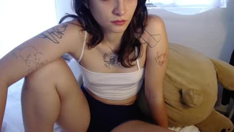 Snapshot of munchi_ chatting on 12-18-25, 04:35 online show from 12-18-25, 04:35