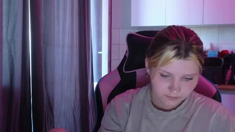 Milana online show from 06-05-26, 01:17