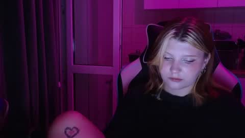 Milana online show from 06-11-26, 05:44