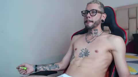 Snapshot of murdockh chatting on 01-27-25, 08:18 murdok online show from 01-27-25, 08:18