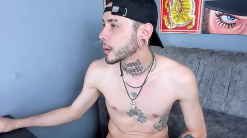 Snapshot of murdockh chatting on 12-17-25, 09:43 murdok online show from 12-17-25, 09:43