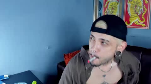 Snapshot of murdockh chatting on 05-15-26, 02:18 murdok online show from 05-15-26, 02:18