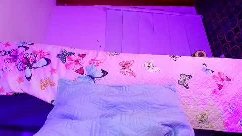Snapshot of muriel_belovv chatting on 02-18-25, 06:15 Tell me Sofi online show from 02-18-25, 06:15