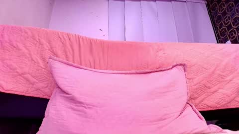 Snapshot of muriel_belovv chatting on 02-28-25, 09:15 Tell me Sofi online show from 02-28-25, 09:15
