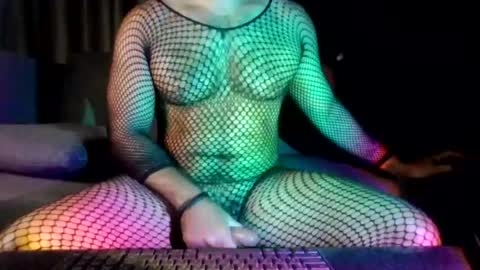 Snapshot of muscbttmbitch chatting on 07-08-26, 06:01 muscbttmbitch online show from 07-08-26, 06:01