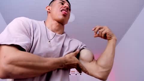 Snapshot of muscle_man07 chatting on 11-12-25, 03:45 Muscle Man online show from 11-12-25, 03:45