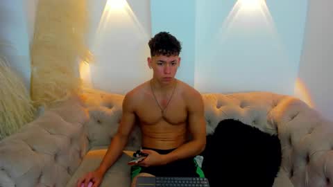 Snapshot of muscle_myke chatting on 12-06-24, 06:06 myke online show from 12-06-24, 06:06