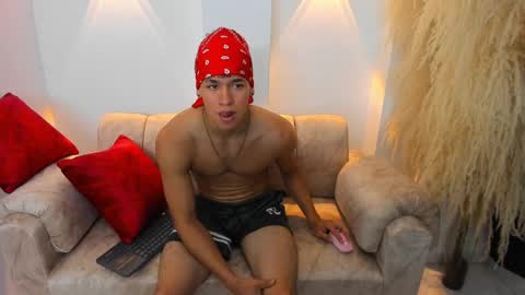 Snapshot of muscle_myke chatting on 12-19-24, 06:23 myke online show from 12-19-24, 06:23