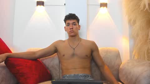 Snapshot of muscle_myke chatting on 12-19-24, 09:28 myke online show from 12-19-24, 09:28