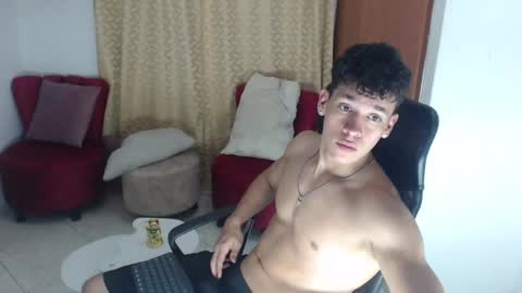 Snapshot of muscle_myke chatting on 12-24-24, 05:27 myke online show from 12-24-24, 05:27