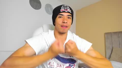 Snapshot of muscle_scott chatting on 09-09-25, 11:54 muscle scott online show from 09-09-25, 11:54