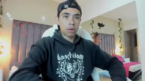 Snapshot of muscle_scott chatting on 10-07-25, 12:13 muscle scott online show from 10-07-25, 12:13