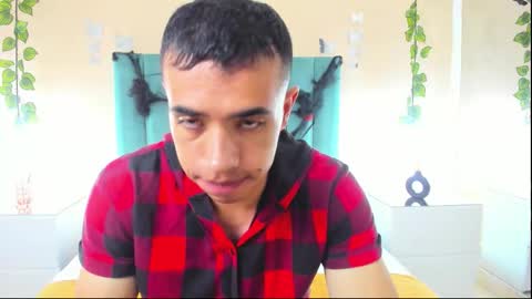 Snapshot of muscle_scott chatting on 10-17-25, 12:08 muscle scott online show from 10-17-25, 12:08