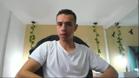 Snapshot of muscle_scott chatting on 10-23-25, 12:26 muscle scott online show from 10-23-25, 12:26