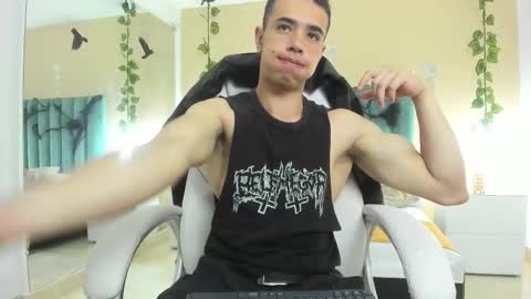 Snapshot of muscle_scott chatting on 10-30-25, 12:28 muscle scott online show from 10-30-25, 12:28