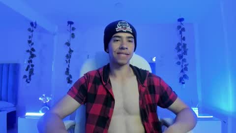 Snapshot of muscle_scott chatting on 11-01-25, 12:18 muscle scott online show from 11-01-25, 12:18