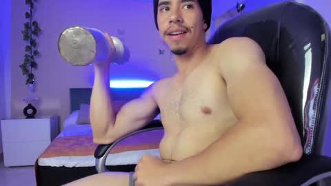 Snapshot of muscle_scott chatting on 01-05-26, 05:27 muscle scott online show from 01-05-26, 05:27