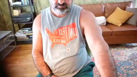 Snapshot of muscledadbear chatting on 07-09-26, 04:44 Jordan El Din online show from 07-09-26, 04:44
