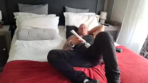 Snapshot of muscledaddy69s chatting on 04-24-26, 10:28 muscledaddy69s online show from 04-24-26, 10:28