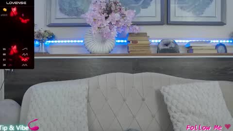 Luna  online show from 09-15-25, 06:52