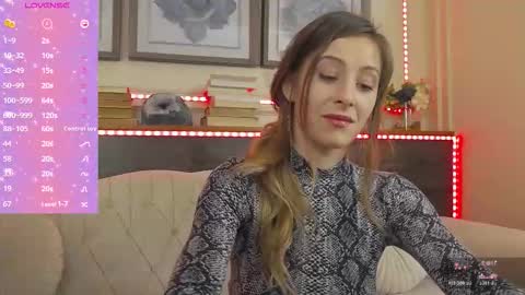 Luna  online show from 11-12-25, 07:24