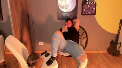 Snapshot of musicayluna chatting on 05-15-26, 04:41 VALENTINA Luna online show from 05-15-26, 04:41