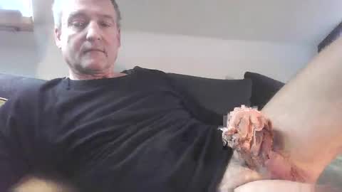 Snapshot of muskauer chatting on 11-10-25, 08:57 nobuddy online show from 11-10-25, 08:57