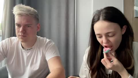 Snapshot of muzamiya chatting on 05-29-26, 04:49 Milana and Anton online show from 05-29-26, 04:49