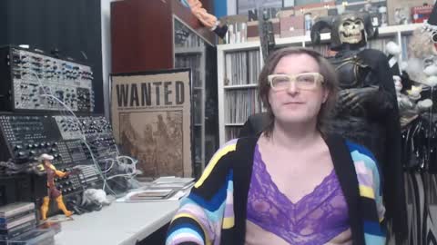 Snapshot of muziknerd chatting on 01-18-25, 07:59 Muziknerd online show from 01-18-25, 07:59