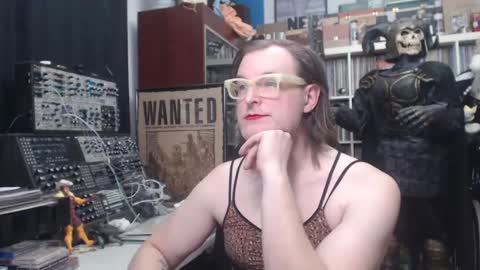 Snapshot of muziknerd chatting on 02-16-25, 05:15 Muziknerd online show from 02-16-25, 05:15