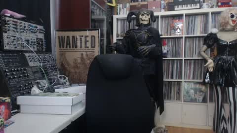 Muziknerd online show from 04-30-26, 10:03