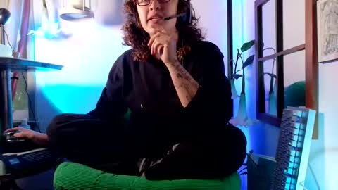 Snapshot of mx_anouk_divine chatting on 05-24-26, 04:23 Mx. Anouk Divine online show from 05-24-26, 04:23