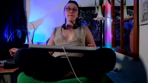 Snapshot of mx_anouk_divine chatting on 06-13-26, 01:14 Mx. Anouk Divine online show from 06-13-26, 01:14