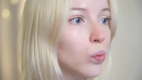 Snapshot of my_stella chatting on 12-03-24, 04:39 STELLA Im here today online show from 12-03-24, 04:39