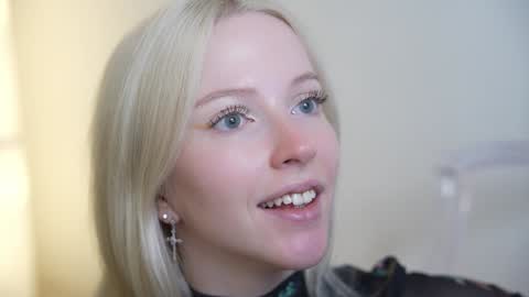 Snapshot of my_stella chatting on 12-10-24, 04:38 STELLA Im here today online show from 12-10-24, 04:38