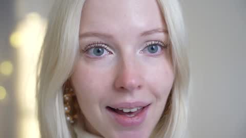Snapshot of my_stella chatting on 12-12-24, 03:37 STELLA Im here today online show from 12-12-24, 03:37