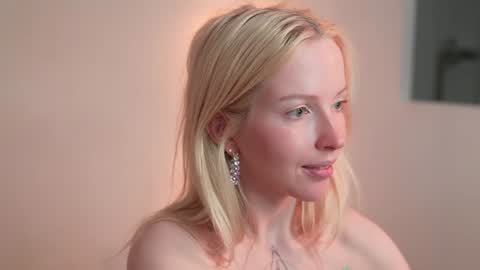 Snapshot of my_stella chatting on 12-15-24, 08:15 STELLA Im here today online show from 12-15-24, 08:15