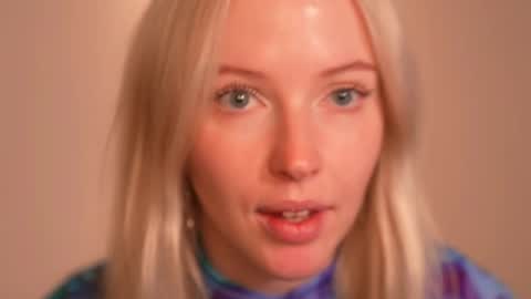 Snapshot of my_stella chatting on 01-14-25, 04:40 STELLA Im here today online show from 01-14-25, 04:40