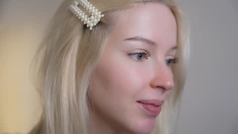 Snapshot of my_stella chatting on 01-17-25, 06:02 STELLA Im here today online show from 01-17-25, 06:02