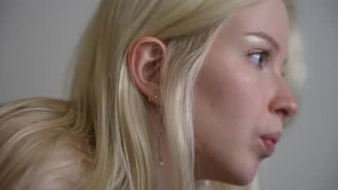 Snapshot of my_stella chatting on 01-18-25, 12:13 STELLA Im here today online show from 01-18-25, 12:13