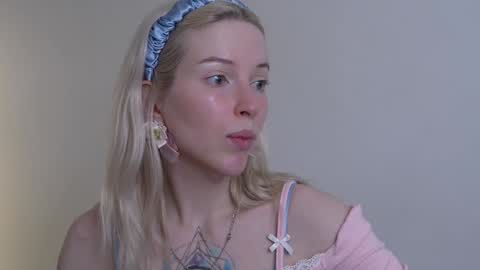 Snapshot of my_stella chatting on 01-26-25, 02:30 STELLA Im here today online show from 01-26-25, 02:30