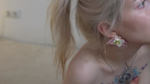 Snapshot of my_stella chatting on 01-26-25, 05:34 STELLA Im here today online show from 01-26-25, 05:34