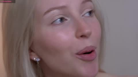 Snapshot of my_stella chatting on 02-09-25, 06:05 STELLA Im here today online show from 02-09-25, 06:05