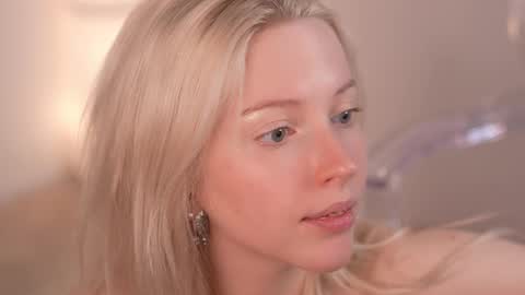 Snapshot of my_stella chatting on 02-10-25, 06:56 STELLA Im here today online show from 02-10-25, 06:56