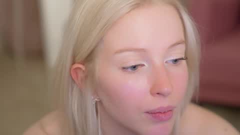 Snapshot of my_stella chatting on 03-02-25, 08:40 STELLA Im here today online show from 03-02-25, 08:40