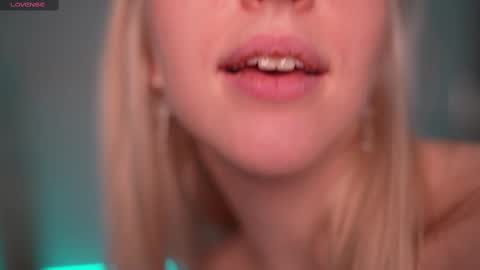 Snapshot of my_stella chatting on 03-06-25, 06:59 STELLA Im here today online show from 03-06-25, 06:59