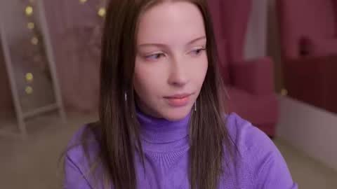 Snapshot of my_stella chatting on 09-28-25, 03:28 STELLA Im here today online show from 09-28-25, 03:28