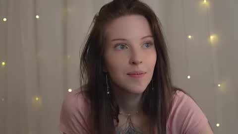 Snapshot of my_stella chatting on 10-16-25, 05:36 STELLA Im here today online show from 10-16-25, 05:36