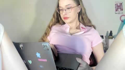 chloe online show from 05-06-26, 08:14